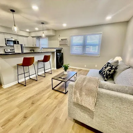 Joslyn 6-Cozy In Midtown Omaha Apartment